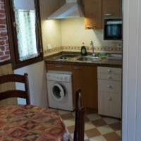 cocina completa con lavadora microondas y vitroceramica en alquiler vacacional